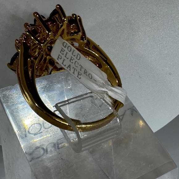 Vintage Gold Electroplated Ring Cocktail Size 10 Marquise Shaped Cut Red Crystal - Picture 7 of 16